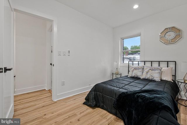 305 34TH PL NE, Washington, DC 20019