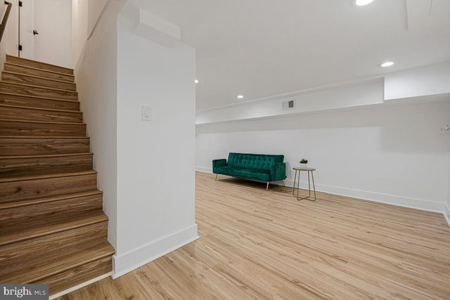 305 34TH PL NE, Washington, DC 20019