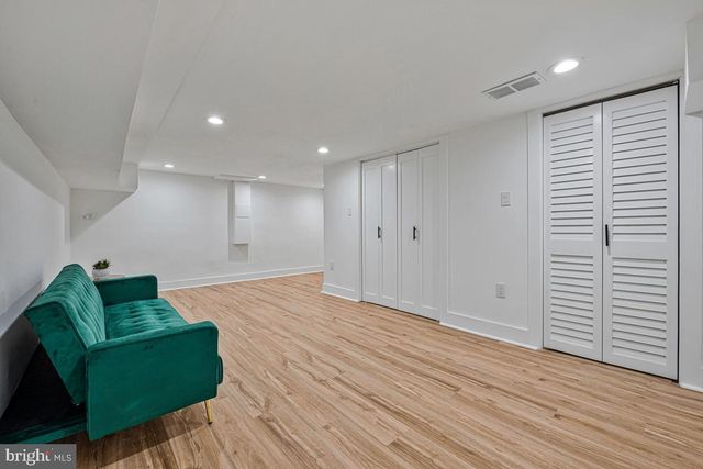 305 34TH PL NE, Washington, DC 20019