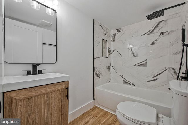 305 34TH PL NE, Washington, DC 20019