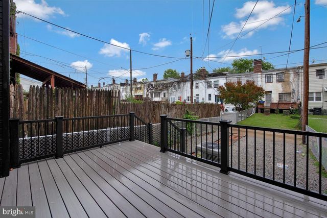 305 34TH PL NE, Washington, DC 20019