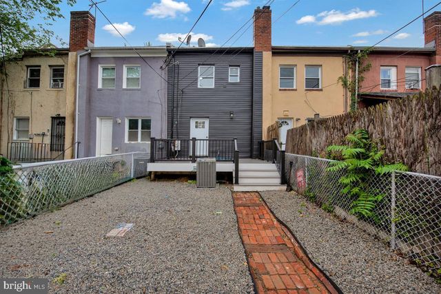 305 34TH PL NE, Washington, DC 20019