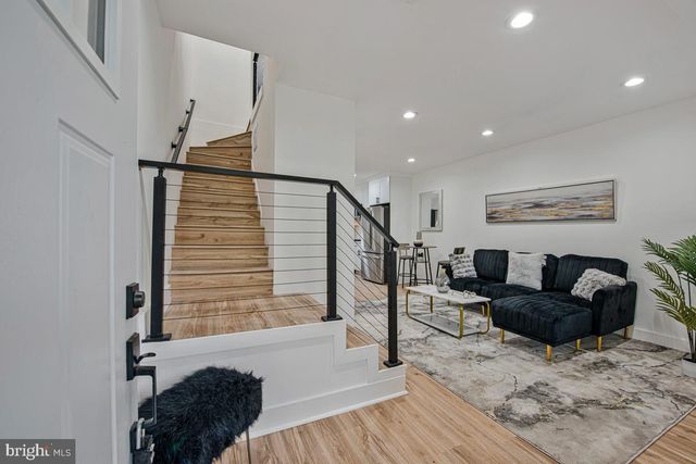 305 34TH PL NE, Washington, DC 20019