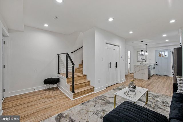 305 34TH PL NE, Washington, DC 20019