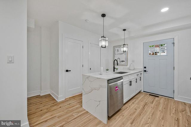 305 34TH PL NE, Washington, DC 20019