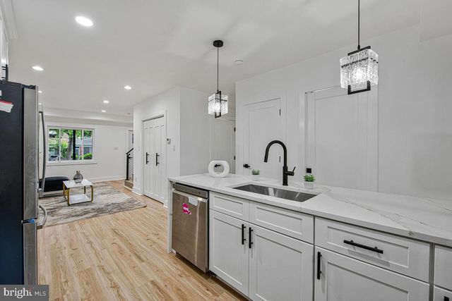 305 34TH PL NE, Washington, DC 20019