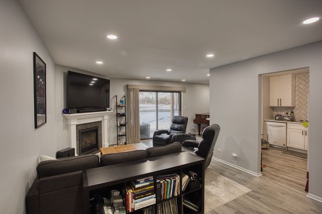 1732 Harrow Court D, Wheaton, IL 60189