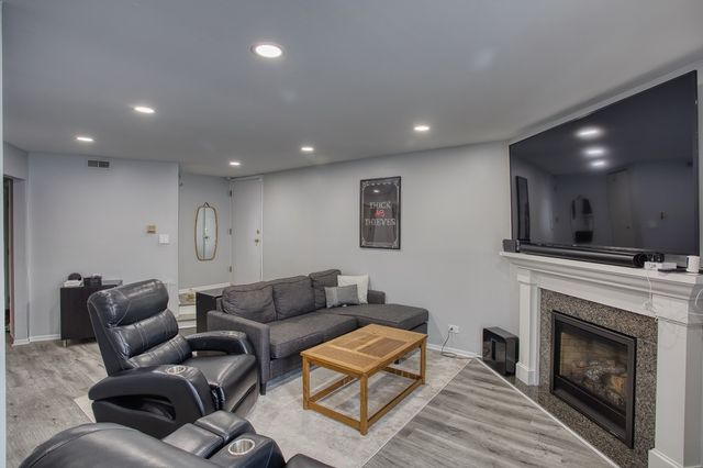 1732 Harrow Court D, Wheaton, IL 60189