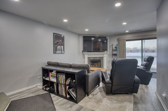 1732 Harrow Court D, Wheaton, IL 60189