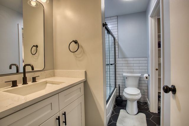 1732 Harrow Court D, Wheaton, IL 60189