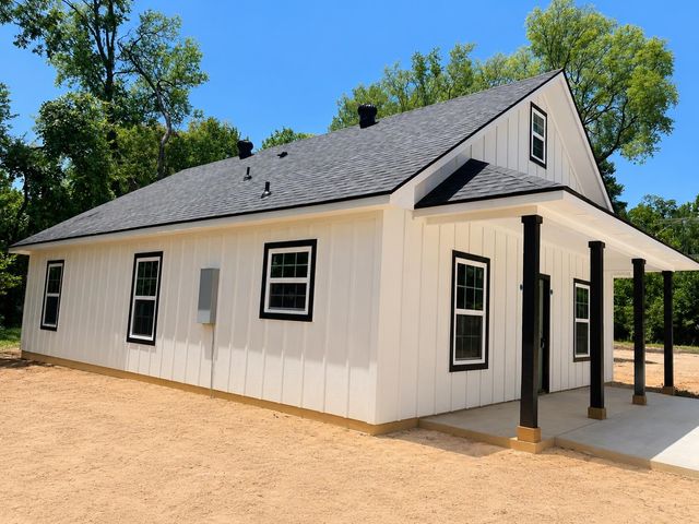 802 W Nelson St, Longview, TX 75601