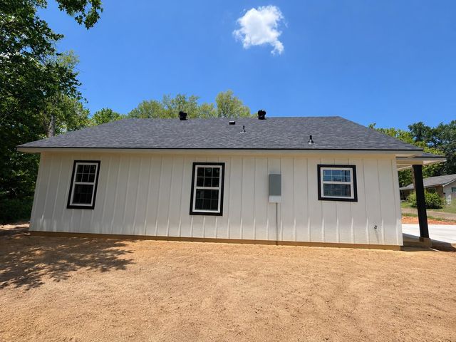 802 W Nelson St, Longview, TX 75601