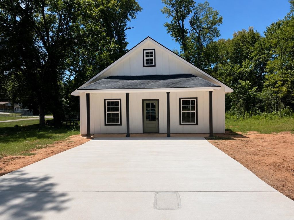 802 W Nelson St, Longview, TX 75601