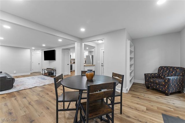 1062 Stump Road, New Franklin, OH 44319