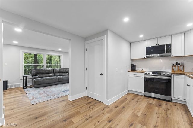 1062 Stump Road, New Franklin, OH 44319