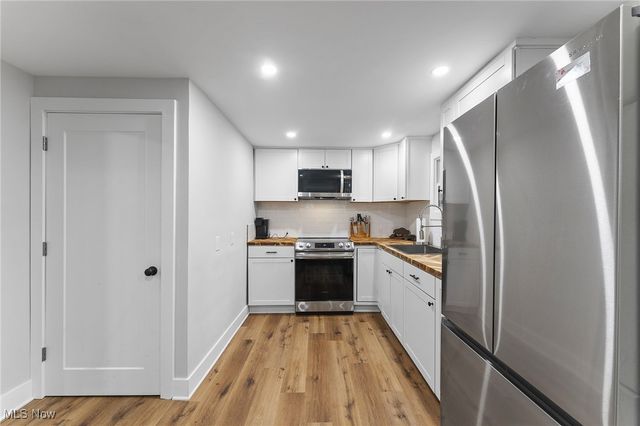 1062 Stump Road, New Franklin, OH 44319