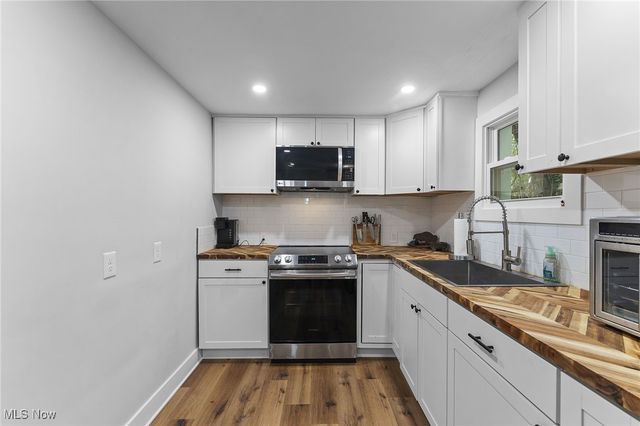 1062 Stump Road, New Franklin, OH 44319