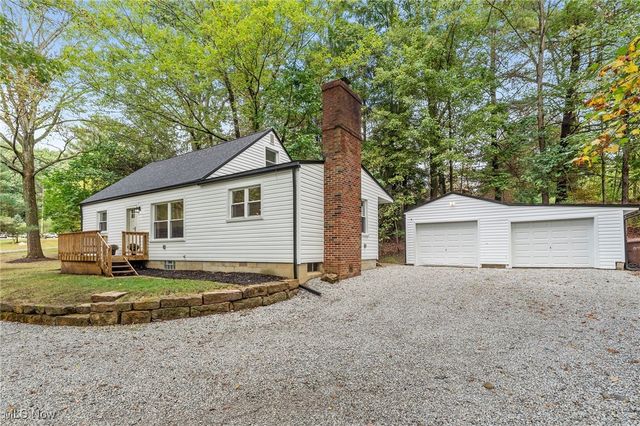 1062 Stump Road, New Franklin, OH 44319