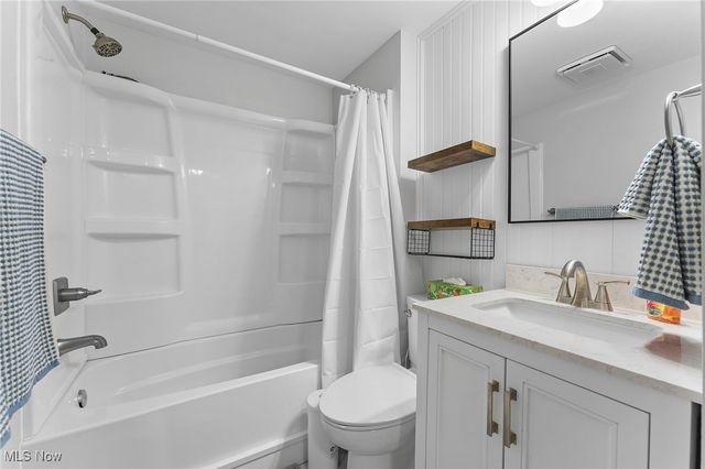 1062 Stump Road, New Franklin, OH 44319