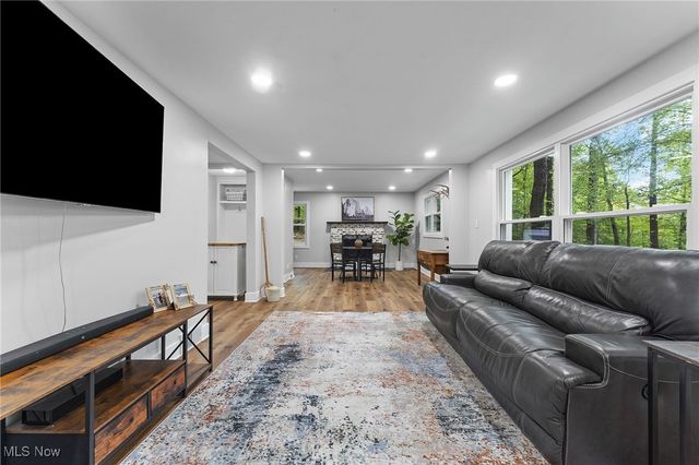 1062 Stump Road, New Franklin, OH 44319