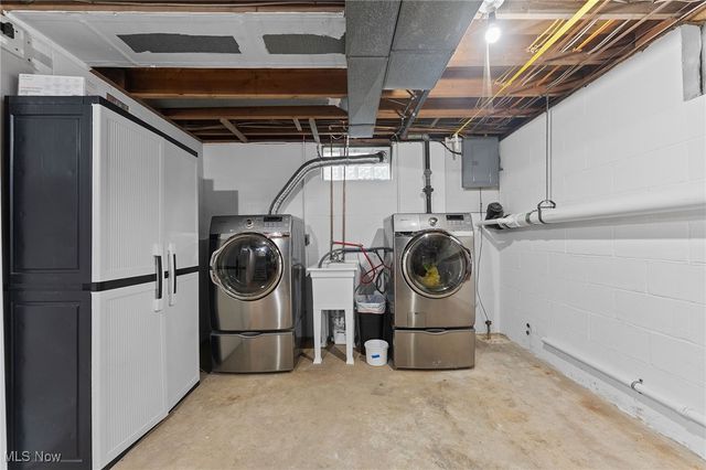 1062 Stump Road, New Franklin, OH 44319