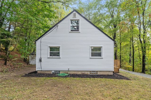 1062 Stump Road, New Franklin, OH 44319