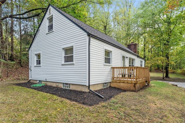 1062 Stump Road, New Franklin, OH 44319