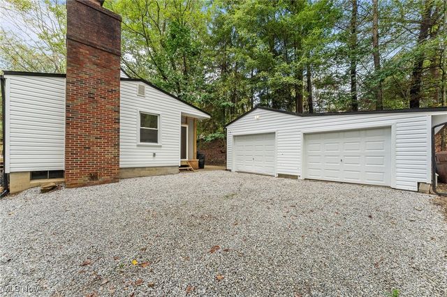 1062 Stump Road, New Franklin, OH 44319