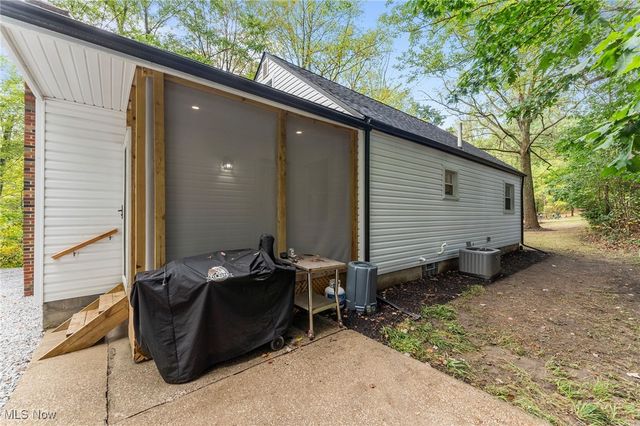 1062 Stump Road, New Franklin, OH 44319