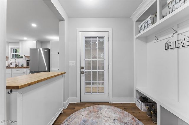 1062 Stump Road, New Franklin, OH 44319