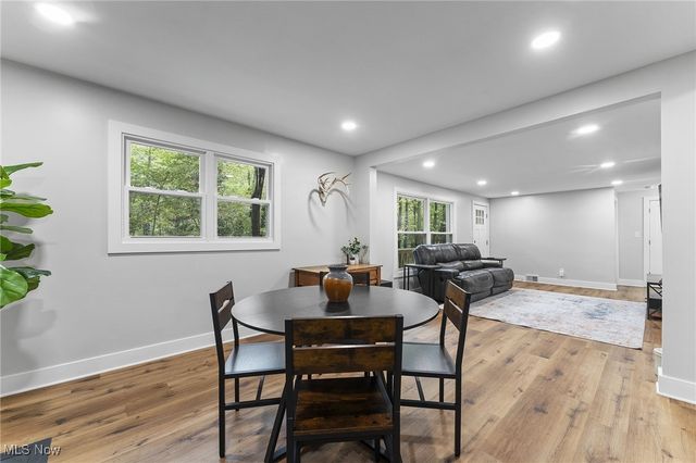 1062 Stump Road, New Franklin, OH 44319