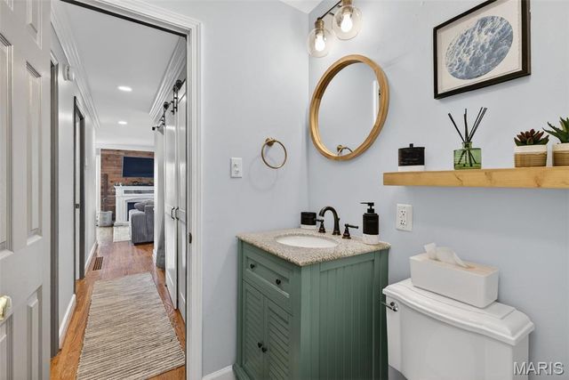 913 Crestland Drive, Ballwin, MO 63011