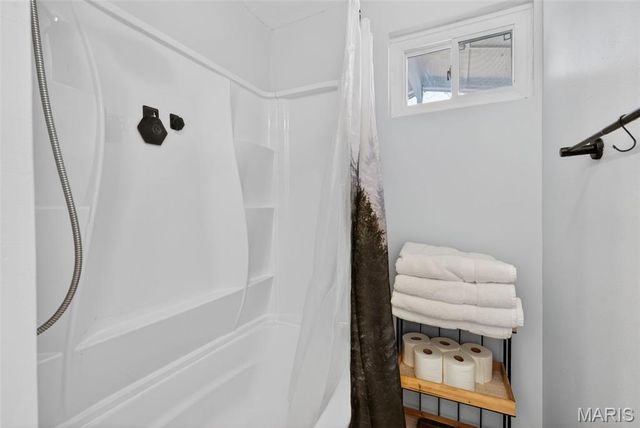 913 Crestland Drive, Ballwin, MO 63011