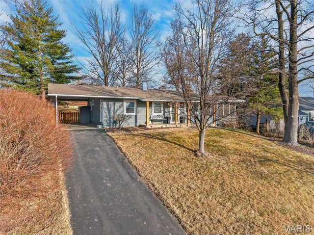 913 Crestland Drive, Ballwin, MO 63011