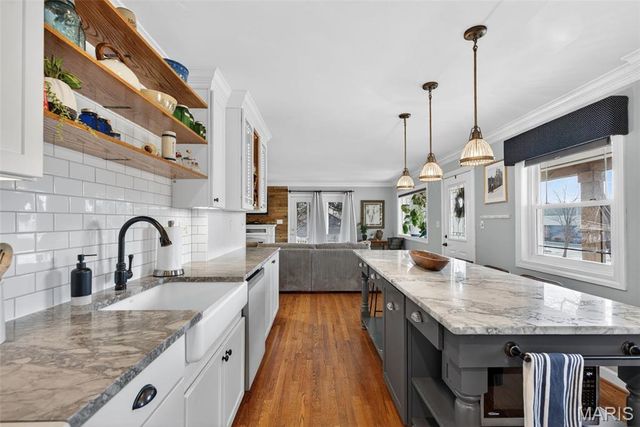 913 Crestland Drive, Ballwin, MO 63011