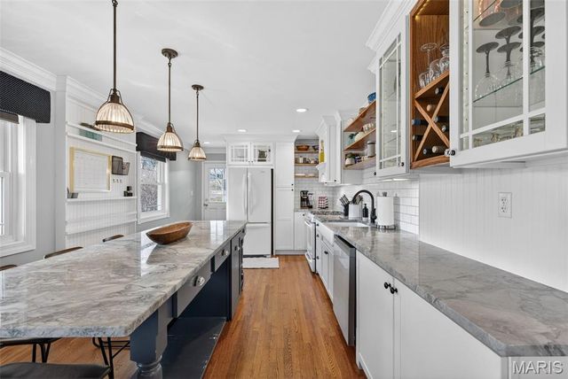 913 Crestland Drive, Ballwin, MO 63011