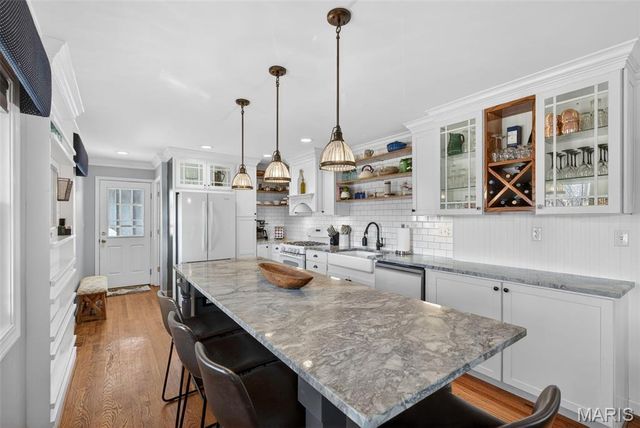 913 Crestland Drive, Ballwin, MO 63011