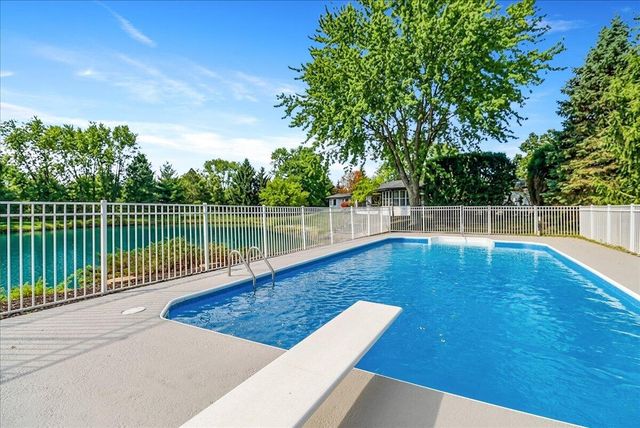 6185 E 107th Place, Crown Point, IN 46307
