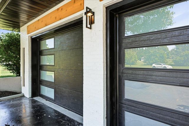 6185 E 107th Place, Crown Point, IN 46307