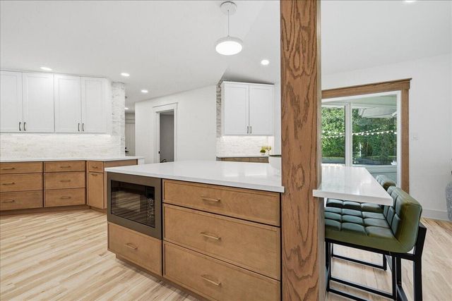 6185 E 107th Place, Crown Point, IN 46307
