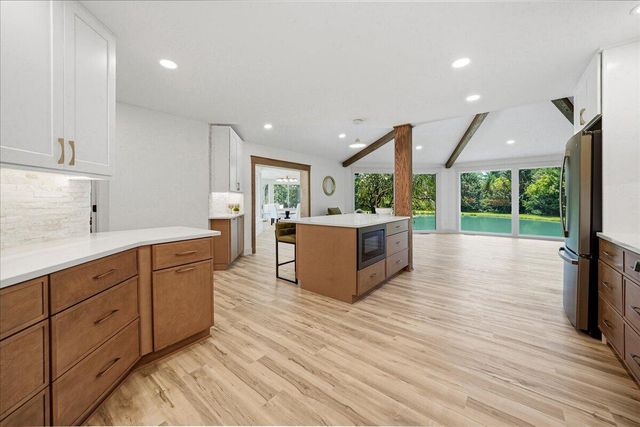6185 E 107th Place, Crown Point, IN 46307