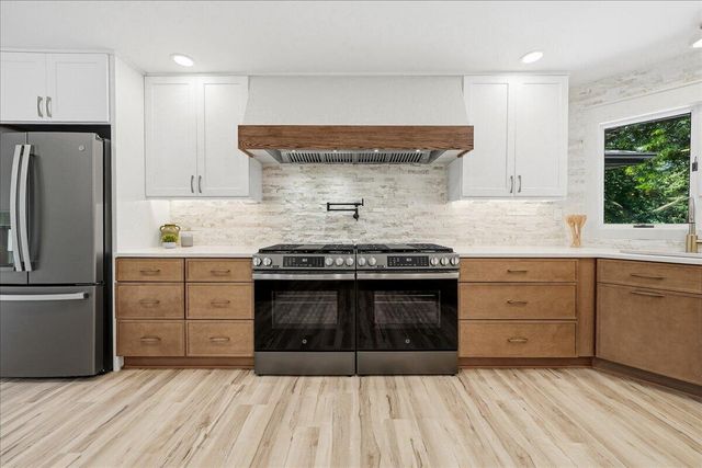 6185 E 107th Place, Crown Point, IN 46307
