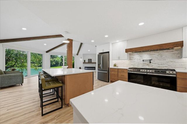 6185 E 107th Place, Crown Point, IN 46307