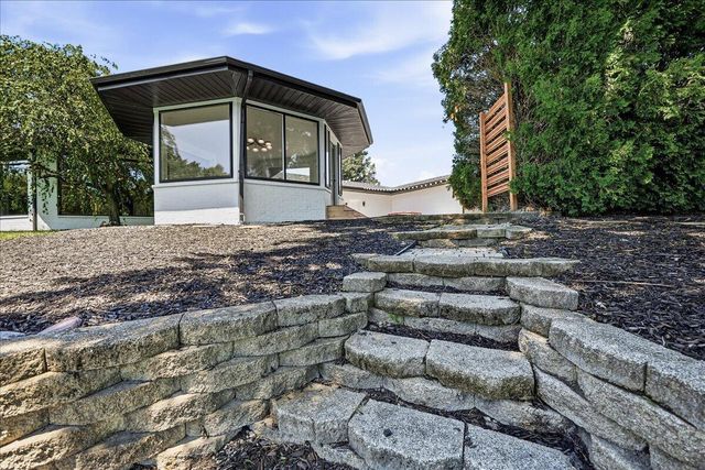 6185 E 107th Place, Crown Point, IN 46307