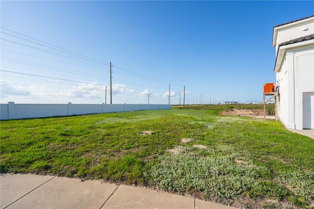 150 Villa Pamplona Dr, Port Aransas, TX 78373