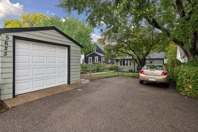 5625 42nd Avenue S, Minneapolis, MN 55417