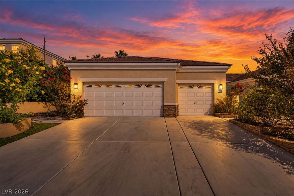 7904 Roxburgh Castle Avenue, Las Vegas, NV 89117 — exterior