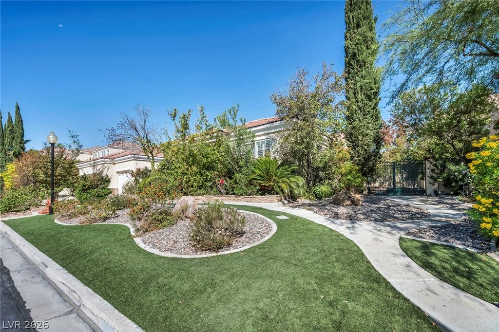 7904 Roxburgh Castle Avenue, Las Vegas, NV 89117 — photo 4