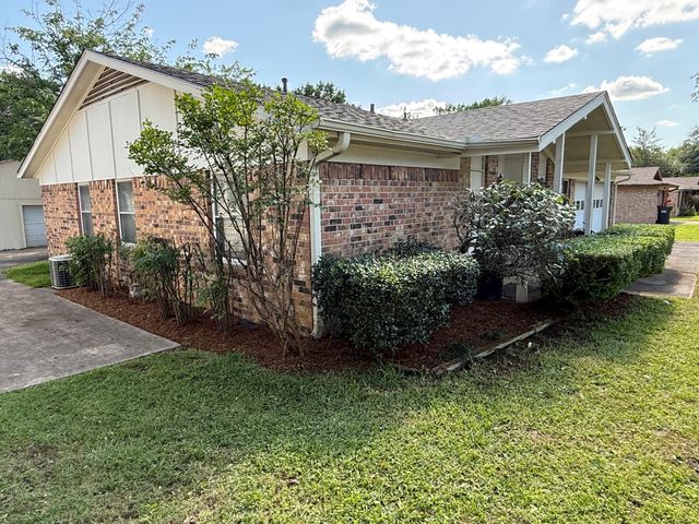 2030 Sycamore Street, Paris, TX 75460