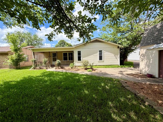2030 Sycamore Street, Paris, TX 75460